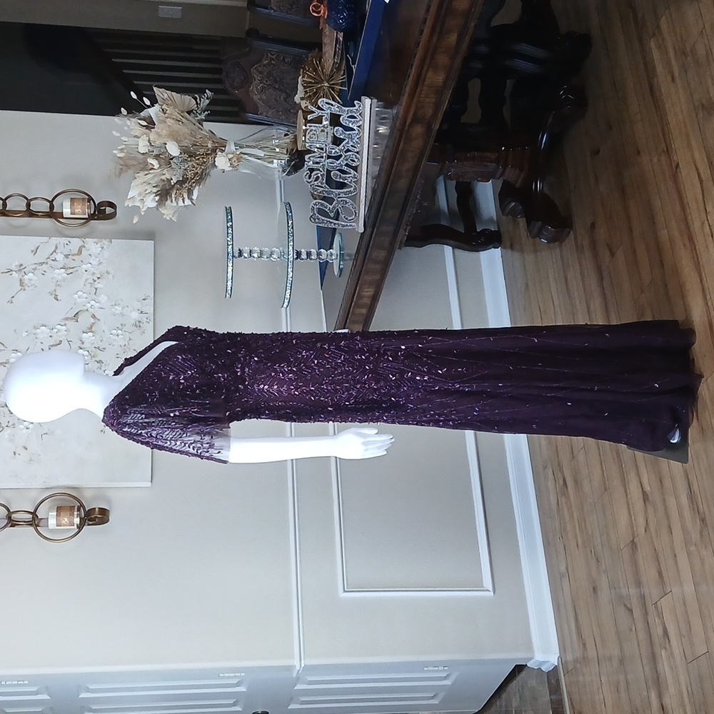 Mac Duggal Purple Embellished Flutter Sleeve Formal Floor-Length Gown. Size 6 - Picture 11 of 17